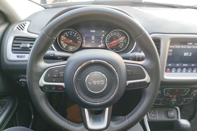 Used  Compass 2019 200T Automatic Family Edition - Connected Large Screen Version