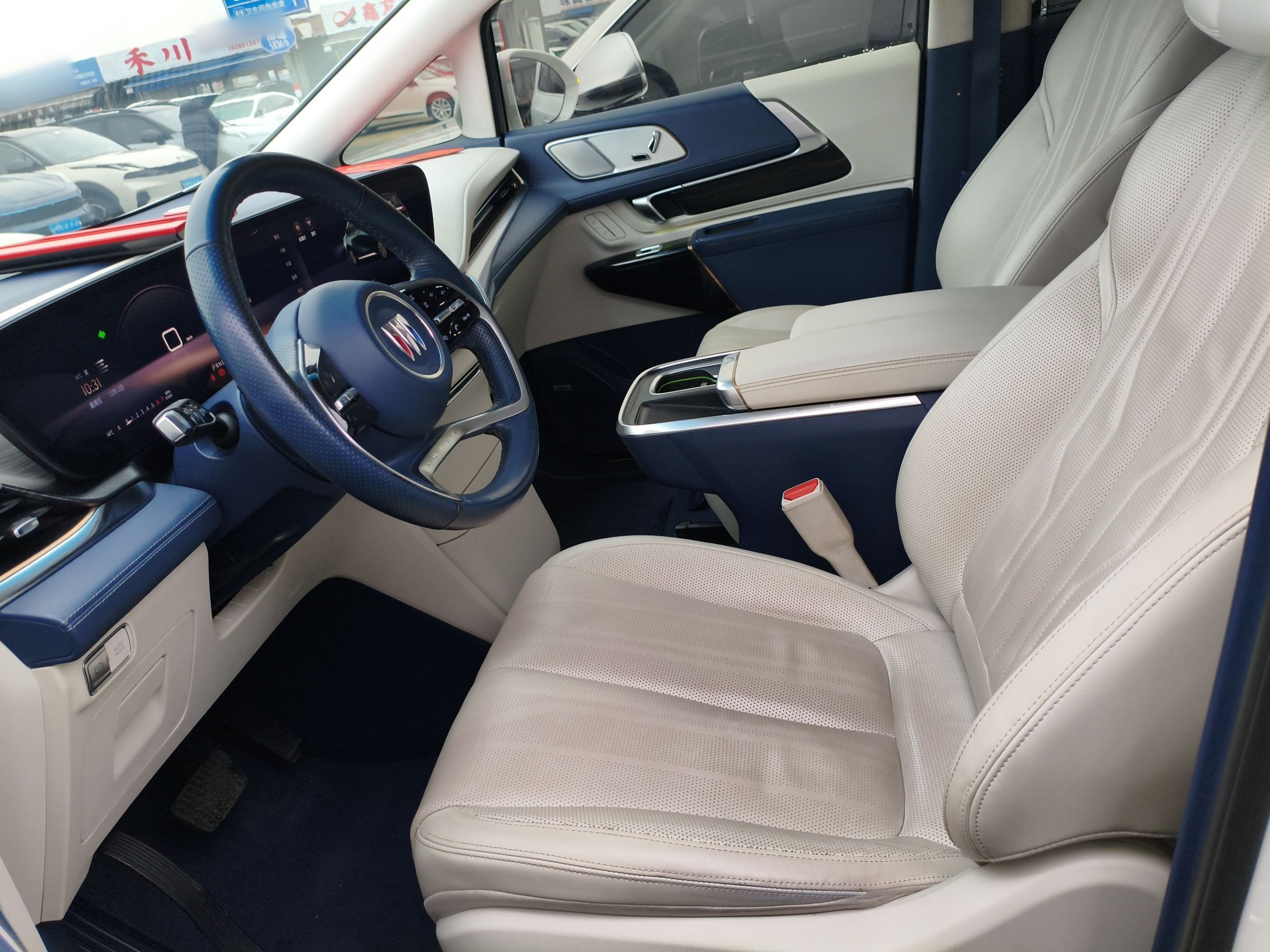 Переднее сиденье в автомобиле