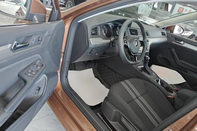 Used Volkswagen Lamando 2015 230TSI DSG Fashion Edition
