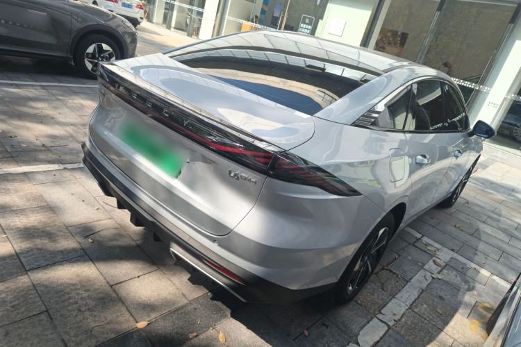 Used  L6 2025 EM-i 140km Starship Edition
