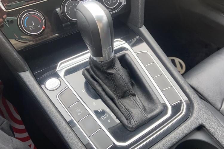 Used Volkswagen Magotan 2017 330TSI DSG Leading Model
