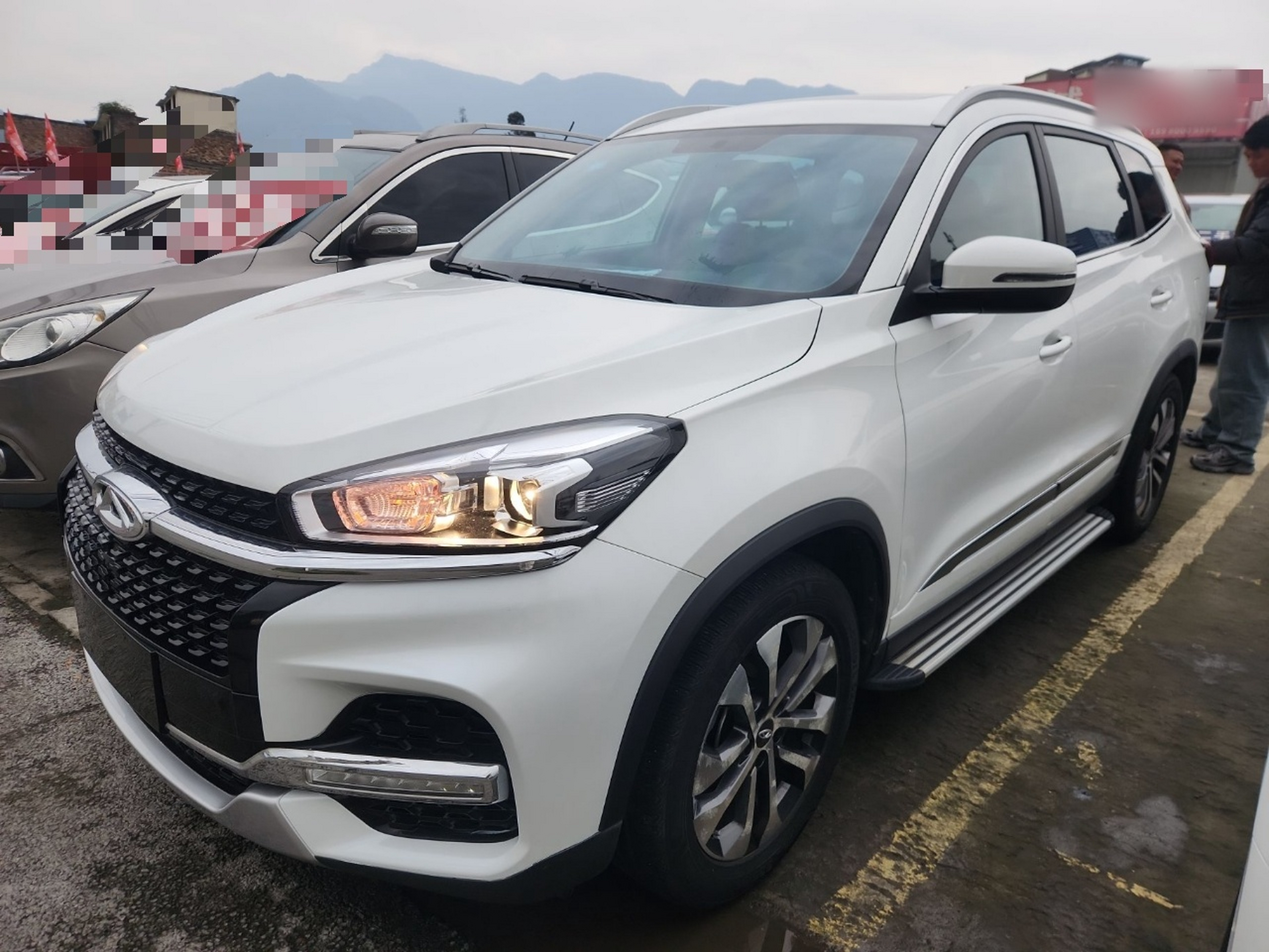 Под передней частью автомобиля