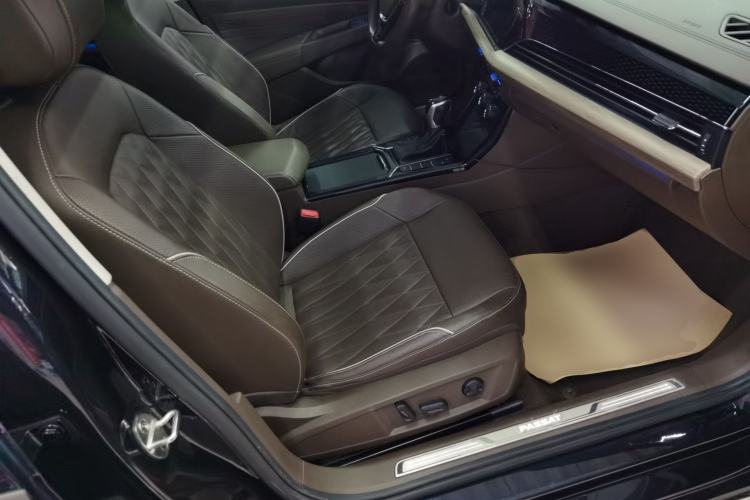 Used Volkswagen Passat 2019 330TSI Luxury Edition China VI Standard
