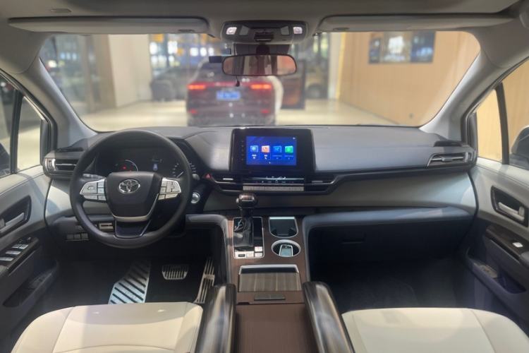 Used Toyota Sienna 2023 2.5L Hybrid Comfort Edition
