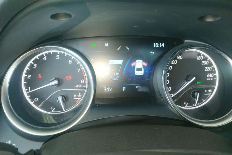 Used Toyota Camry 2021 2.0G Luxury Edition
