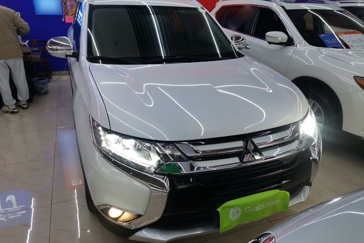 Used Mitsubishi Outlander 2018 2.4L 4x4 Luxury Edition 7-Seater
