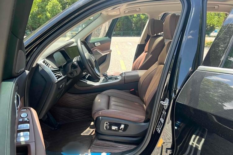 Used BMW X7 2022 xDrive40i Luxury Package with Leading Features
