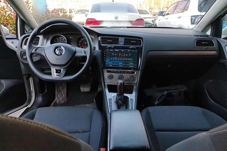 Used Volkswagen Golf 2016 1.6L Automatic Fashion Model
