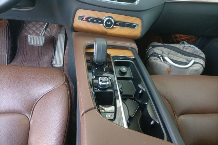 Used Volvo XC90 2022 B5 Smart Drive Luxury Edition 5 Seats
