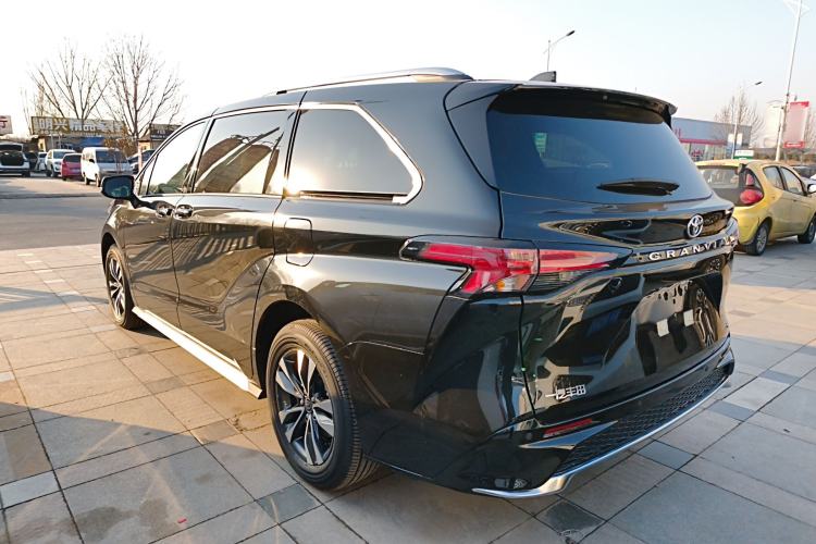 Used Toyota Granvia 2026 Model 2.5L Hybrid Luxury Edition