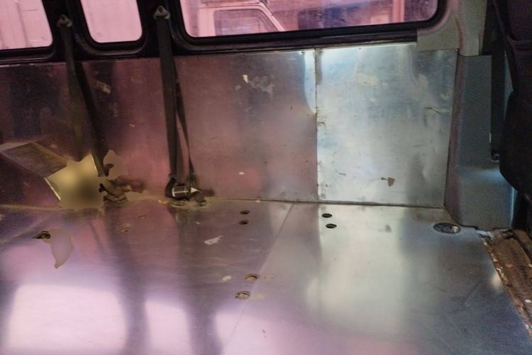 Used SAIC MAXUS Xintu V80 2019 2.5T Classic Version 6-Speed Manual – Aoyuntong Modified Long Wheelbase Mid-Height 7-Seater
