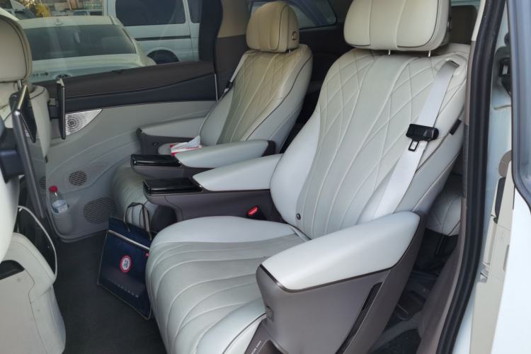 Used Denza D9 2022 DM-i 970 Four-Wheel Drive Prestige Model
