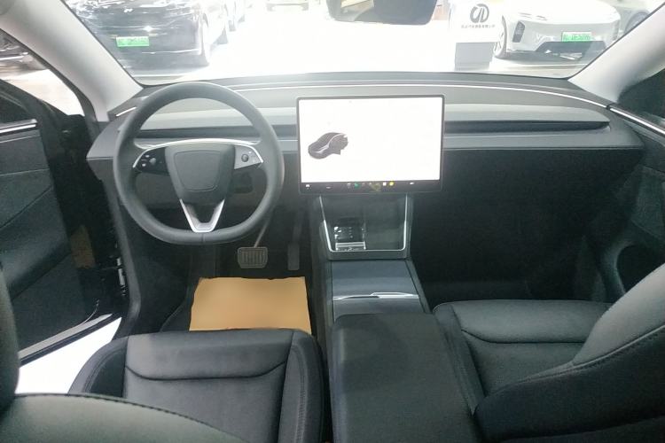 Used Tesla Model Y 2025 Long-Range All-Wheel-Drive Version
