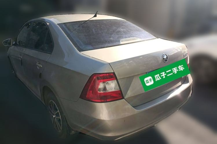 Used Skoda Rapid 2015 1.4L Manual Enjoyment Model
