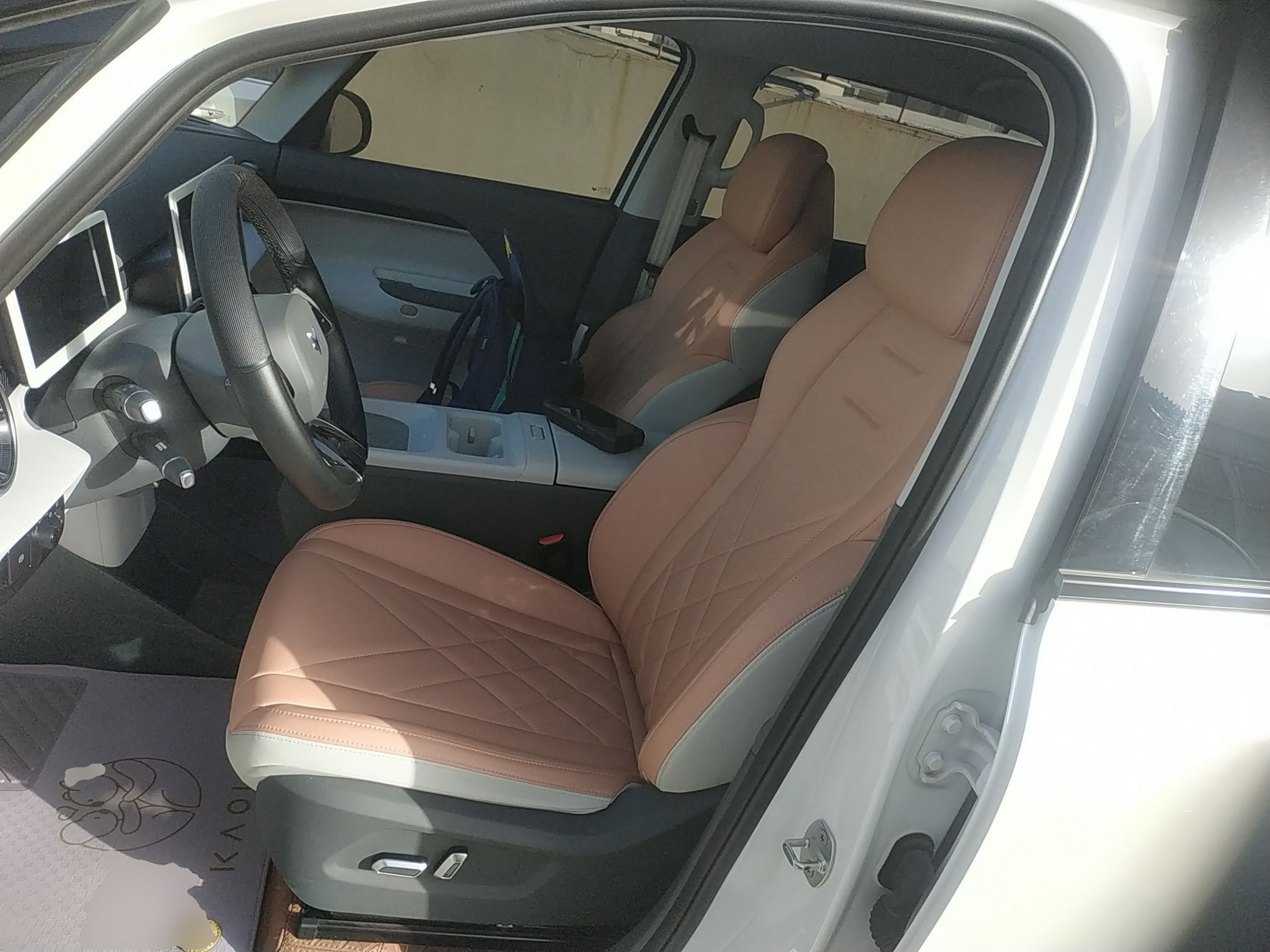 Переднее сиденье в автомобиле