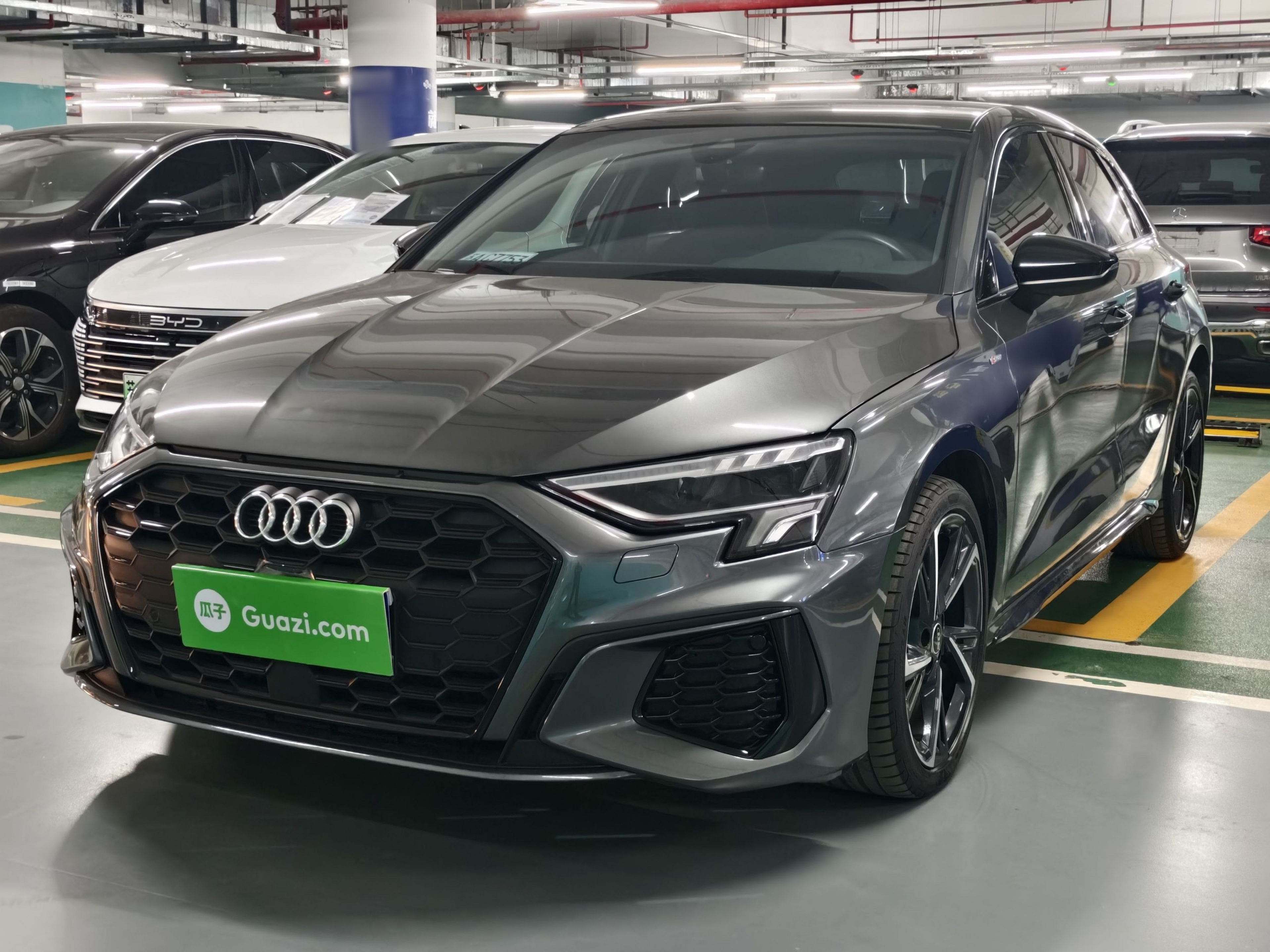 Под передней частью автомобиля