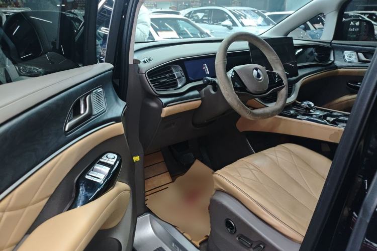 Used Denza D9 2022 DM-i 1040 Prestige Model