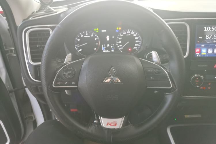 Used Mitsubishi Outlander 2019 2.4L 4x4 Zhi Xiang Edition 7 Seats China VI Standard
