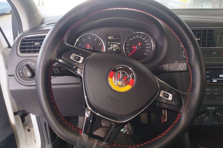 Used Volkswagen Polo 2016 1.6L manual Comfort trim level