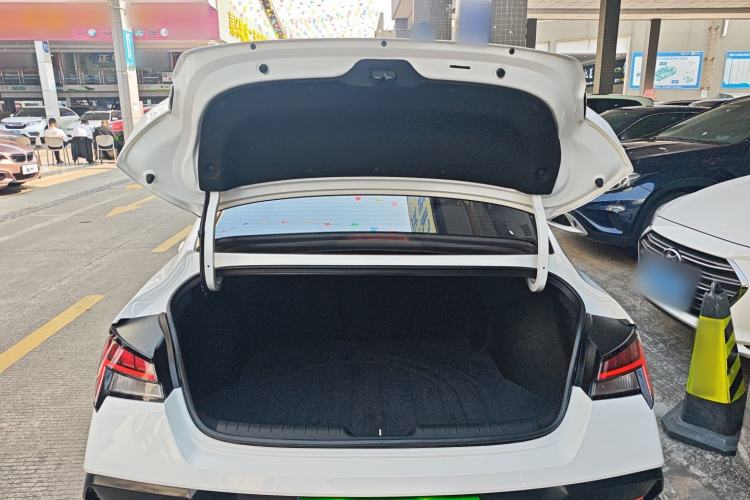 Used Hyundai Elantra 2023 1.5L CVT LUX Prestige Edition