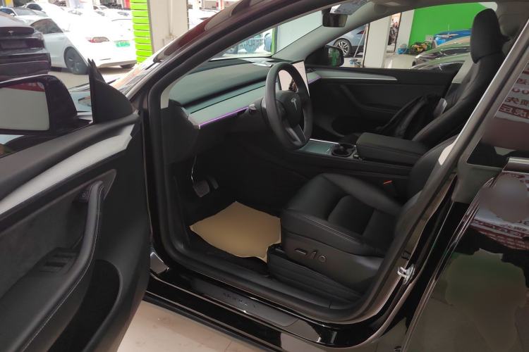 Used Tesla Model Y 2023 Rear-Wheel-Drive Version
