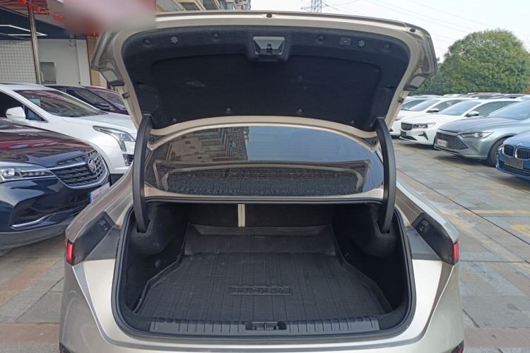 Used Lynk & Co 07 2024 EM-P 126 Long-Range Halo
