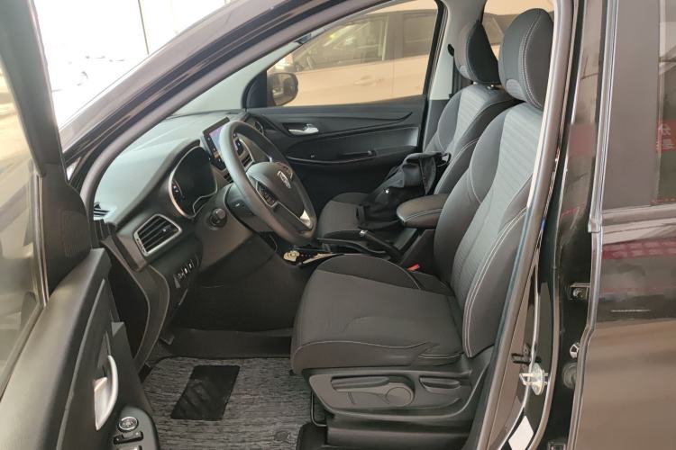 Used Baojun 730 2019 1.5T CVT Fashion Model 7 Seats China V Emission Standard
