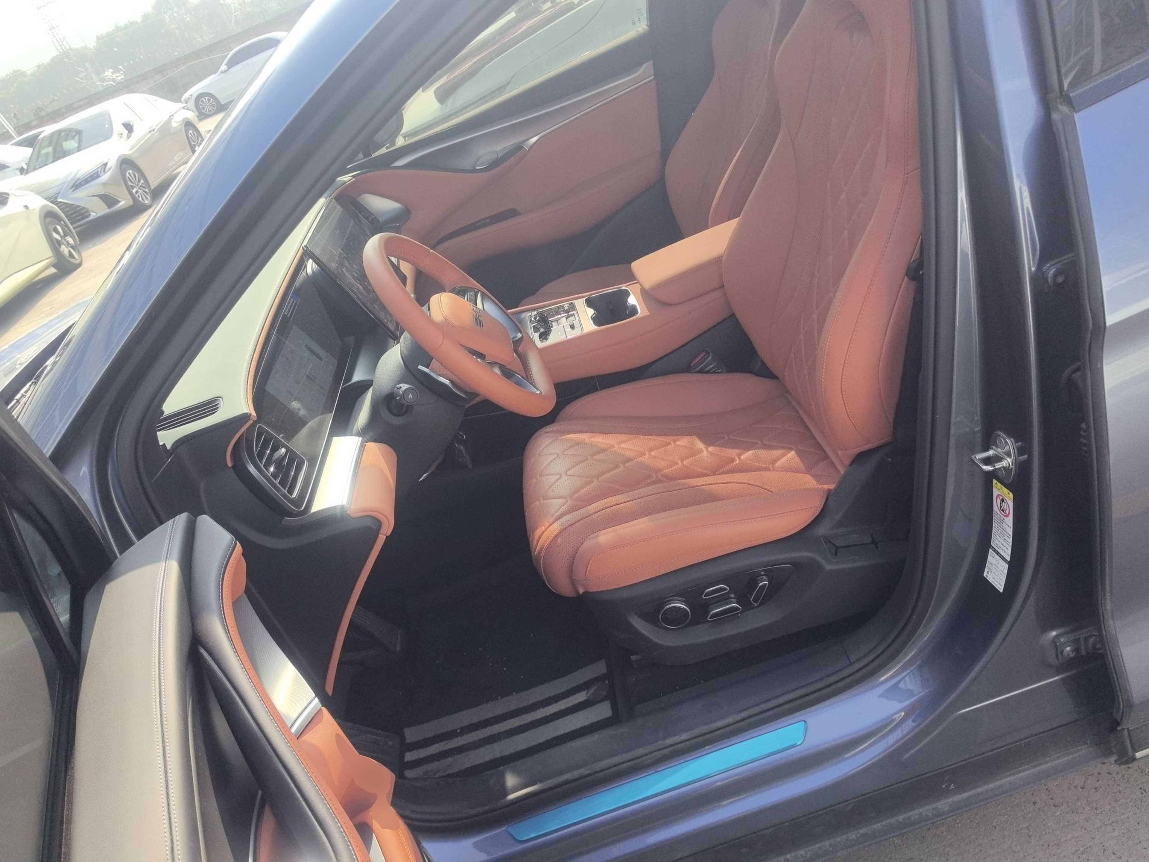 Переднее сиденье в автомобиле