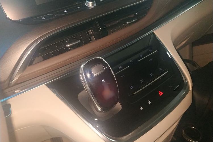 Used Buick GL8 2023 Land Executive Class Comfort Model