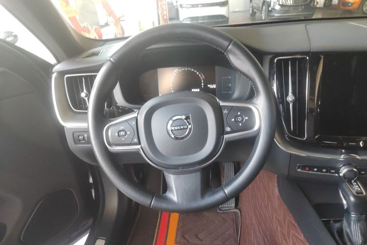 Used Volvo XC60 2021 T5 4x4 Smart Luxury Edition
