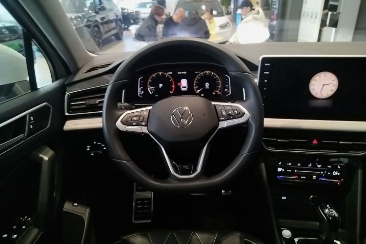 Used Volkswagen Tiguan L 2024 Outstanding Model 330TSI Automatic Two-Wheel Drive R-Line Dragon Glory Edition