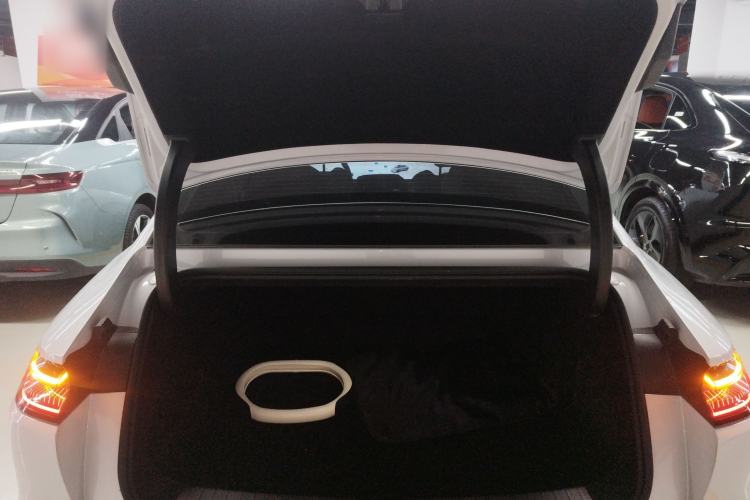 Used  E8 2025 575 km Intelligent Driving Edition
