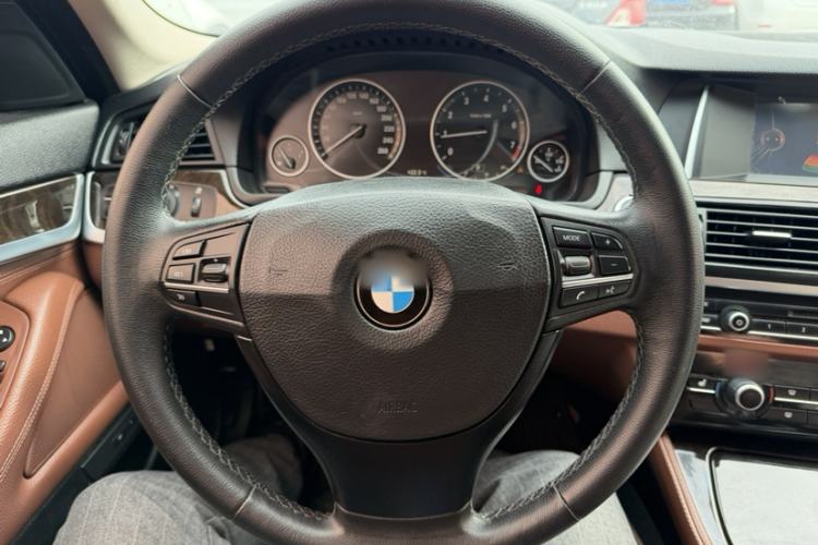 Used BMW 5 Series 2014 525Li Leading Model
