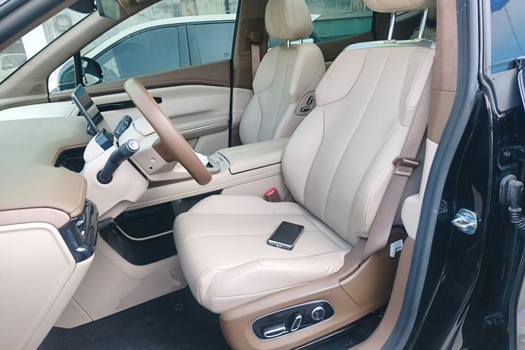 Used  HT 2023 670 Rear-Drive Ultra-High-Voltage NDA Version
