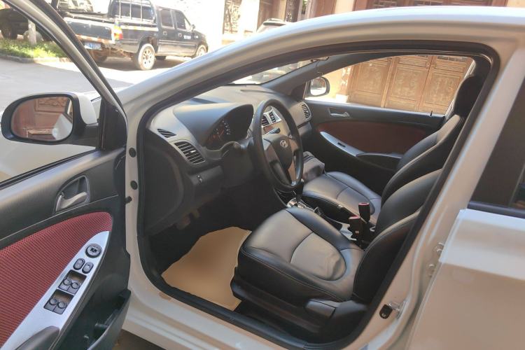 Used Hyundai Verna Ray 2014 1.4L Automatic GLX
