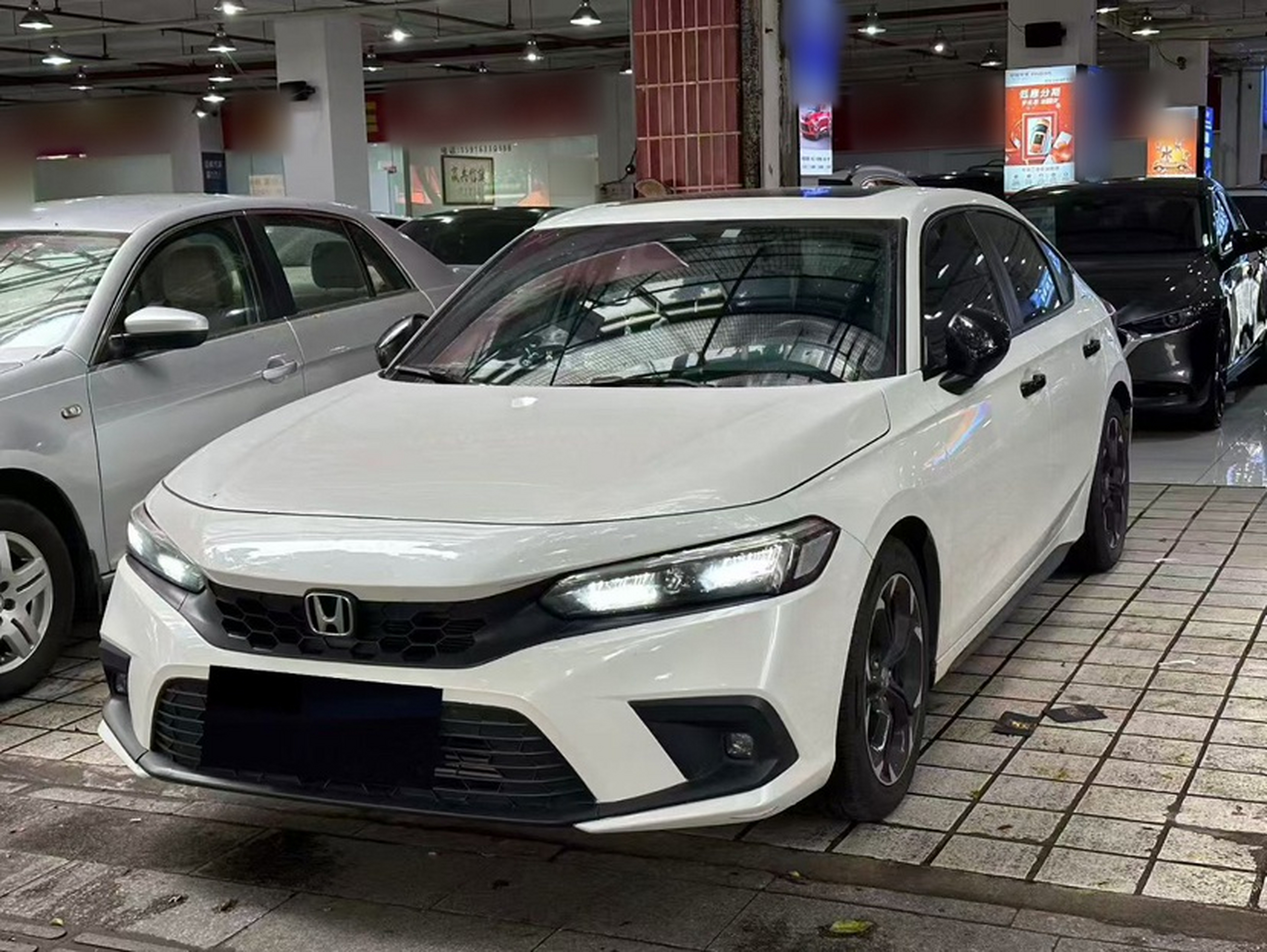 Под передней частью автомобиля