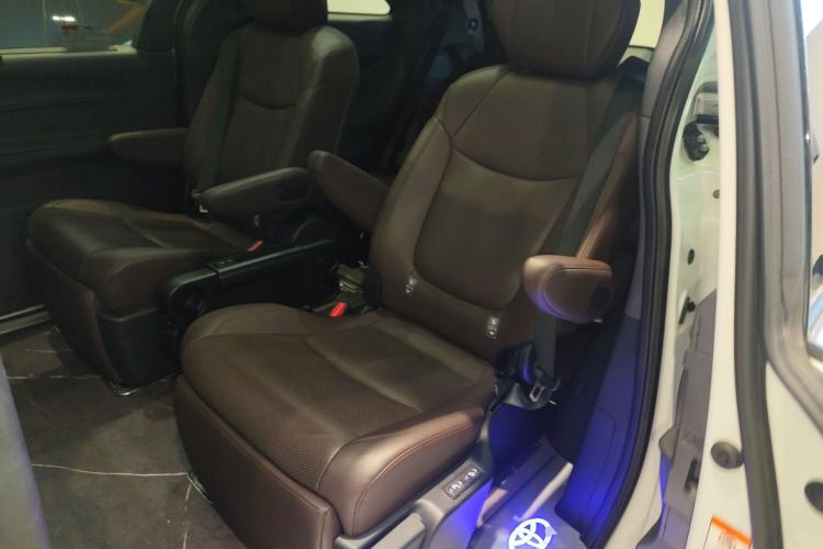 Used Toyota Granvia 2023 2.5L Hybrid Flagship VIP Edition