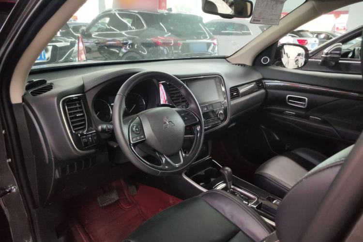 Used Mitsubishi Outlander 2019 2.0L Two-Wheel Drive Comfort Edition 7-Seater China VI Standard
