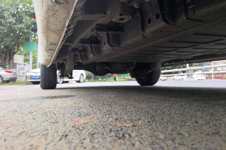 Used Wuling Yangguang 2024 300km Comfort-Grade Passenger Van 60kW
