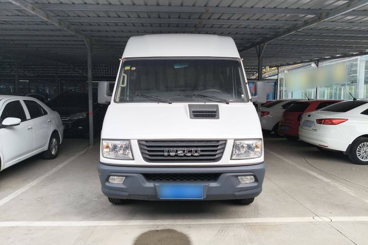 Used Iveco Daily 2021 2.5T V35 2-3 Seater Short Wheelbase Mid-Roof Dual Tire Side-Sliding Doors
