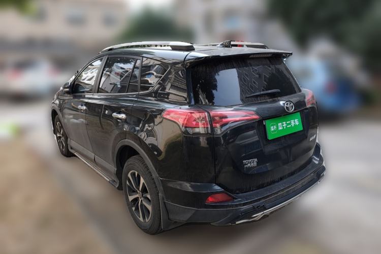 Used Toyota RAV4 2016 2.0L CVT Two-Wheel Drive Fashion Edition China V Standard
