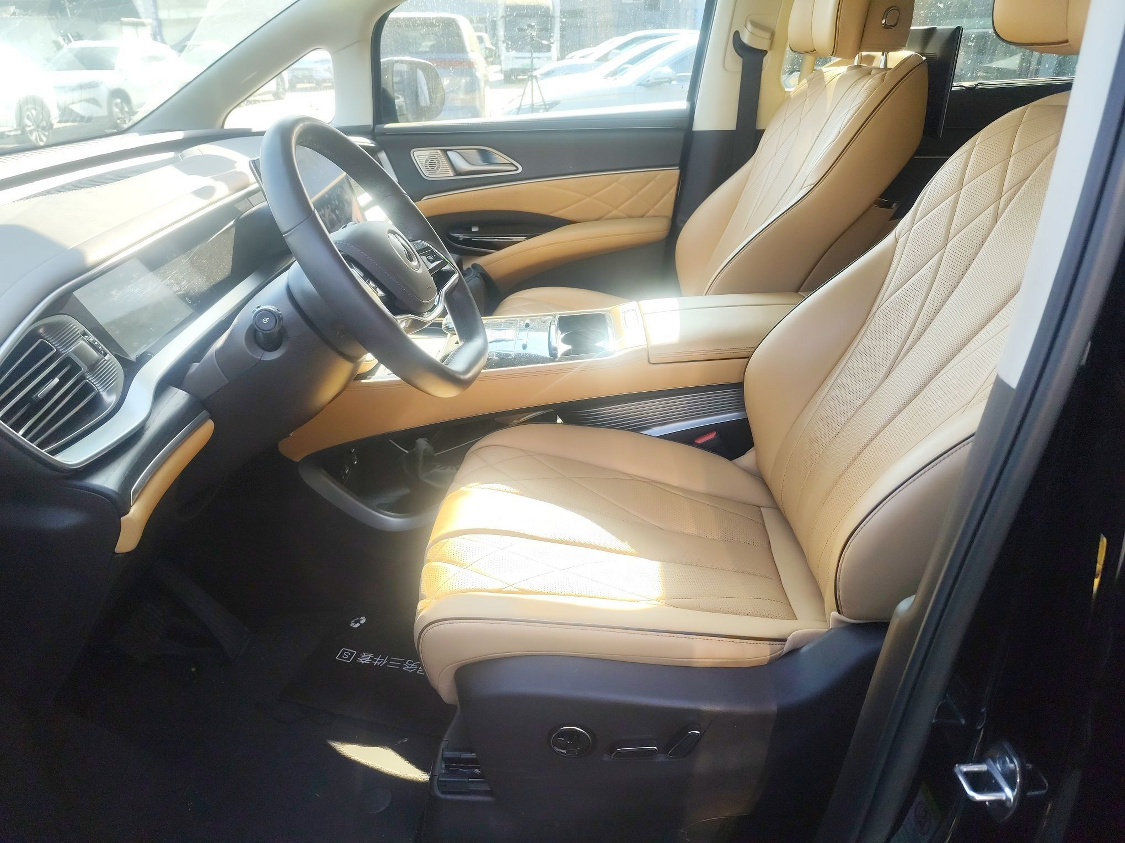 Переднее сиденье в автомобиле