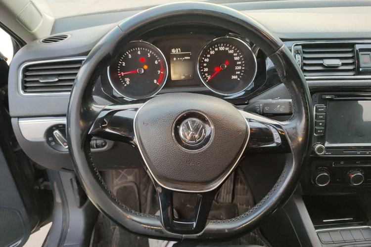 Used Volkswagen Sagitar 2015 1.6L Manual Comfort Model