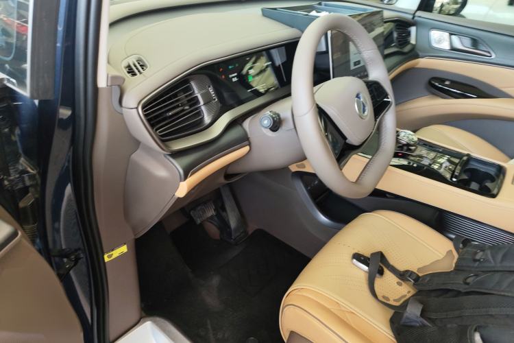 Used Denza D9 2022 DM-i 970 Four-Wheel Drive Prestige Model