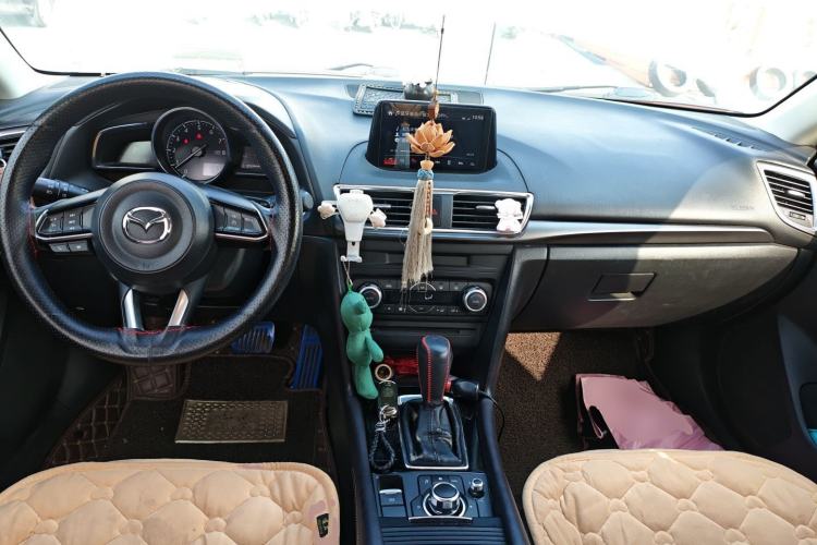 Used Mazda Mazda 3 Axela 2017 Hatchback 2.0L Automatic Sport Model China V Emission Standard
