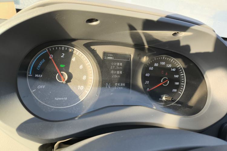 Used Wuling Yangguang 2024 300KM Comfort Version Passenger Van 75kW
