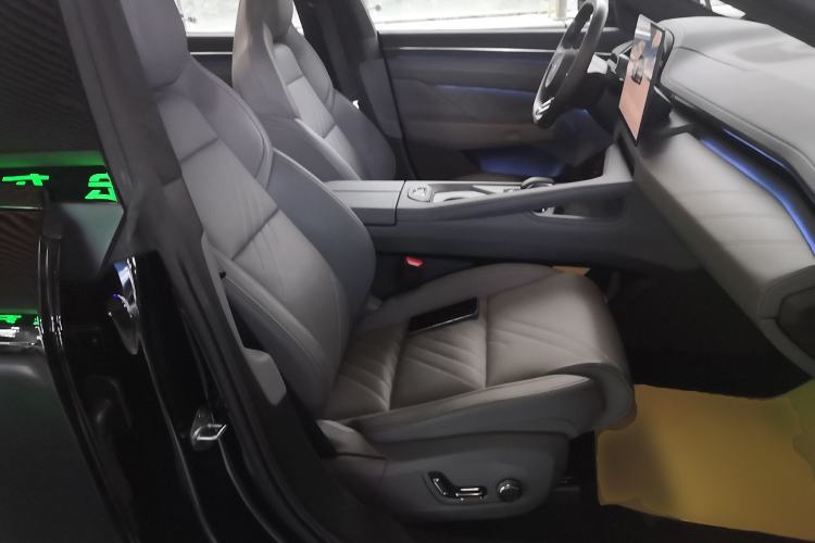 Used Zeekr 001 2025 WE Edition 100 kWh Rear-Wheel Drive