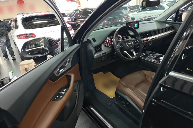 Used Audi Q7 2019 45 TFSI Comfort Model
