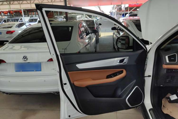 Used Geely Auto Vision X6 2018 1.4T CVT 4G Connected Luxury Version
