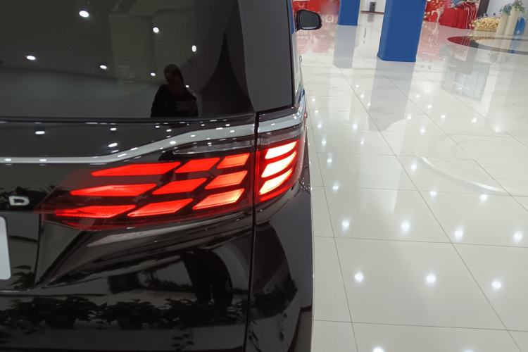 Used Toyota Alphard 2024 Dual-Engine 2.5L Deluxe Edition
